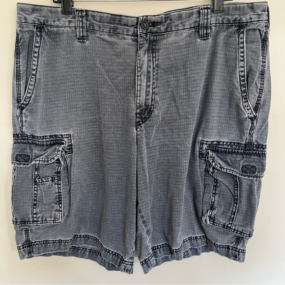 Men’s Vintage Izod Gray Cargo Shorts Size 38 Gray Distressed Wash - Picture 1 of 15